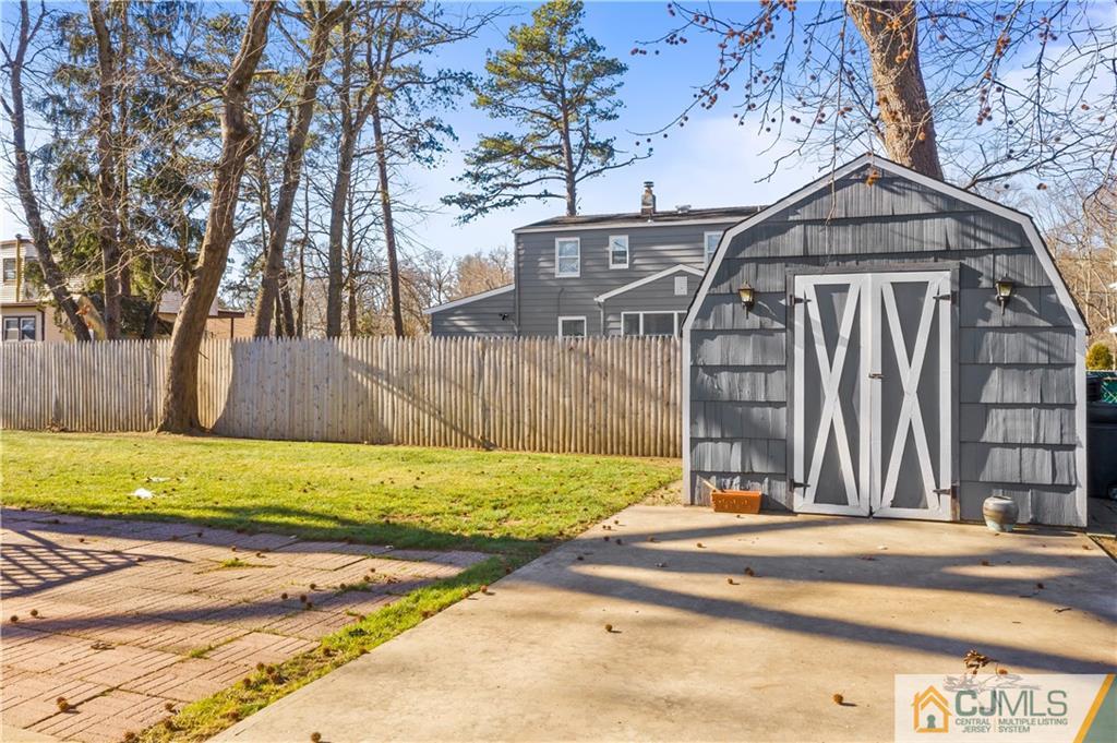 39 Landvale Road Spotswood, NJ 08884 - Photo 33 of 34 a view of a volley ball court