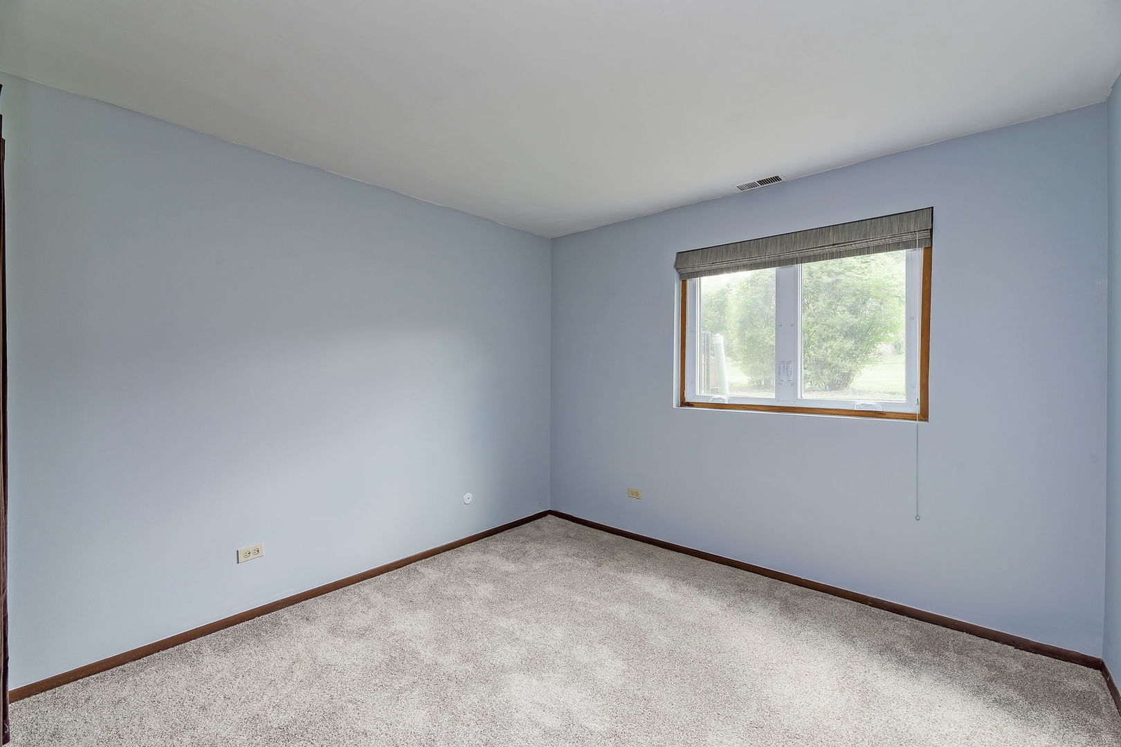 1464 Stonebridge Circle, Unit E3 Wheaton, IL 60189 - Photo 6 of 9 an empty room with windows