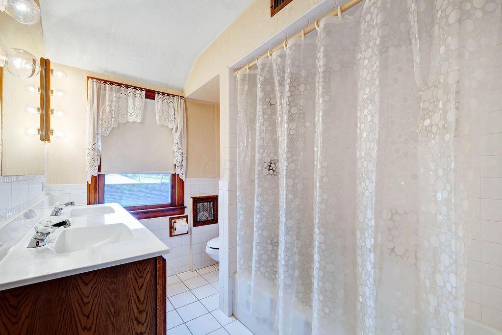 4915 Sawmill Road Columbus, OH 43235 - Photo 20 of 37 Full Bath