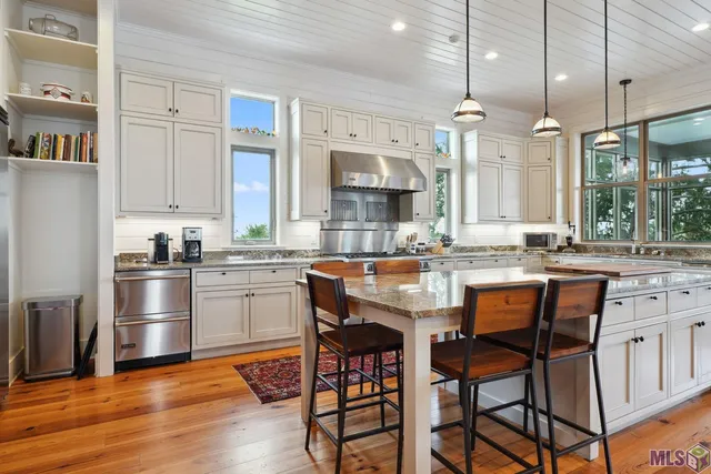 $850,000 | 5318 Privateer Boulevard, Barataria, LA 70036