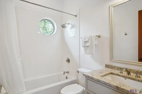 $800,000 | 5318 Privateer Boulevard, Barataria, LA 70036