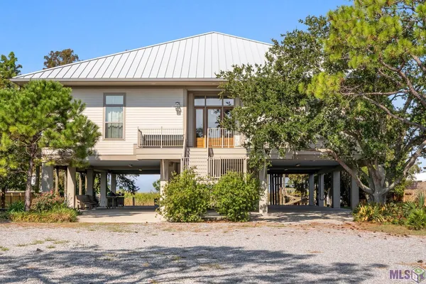 $800,000 | 5318 Privateer Boulevard, Barataria, LA 70036