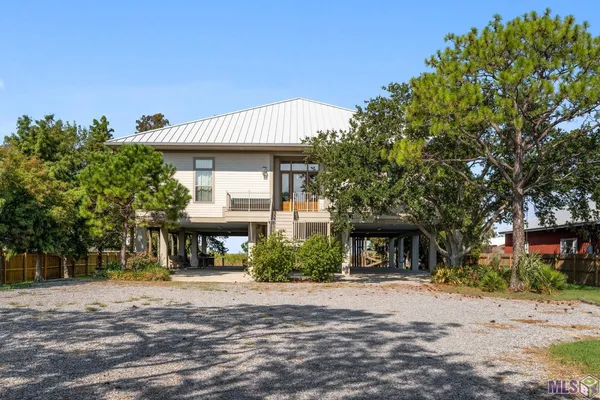 $800,000 | 5318 Privateer Boulevard, Barataria, LA 70036