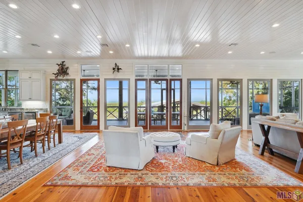 $800,000 | 5318 Privateer Boulevard, Barataria, LA 70036