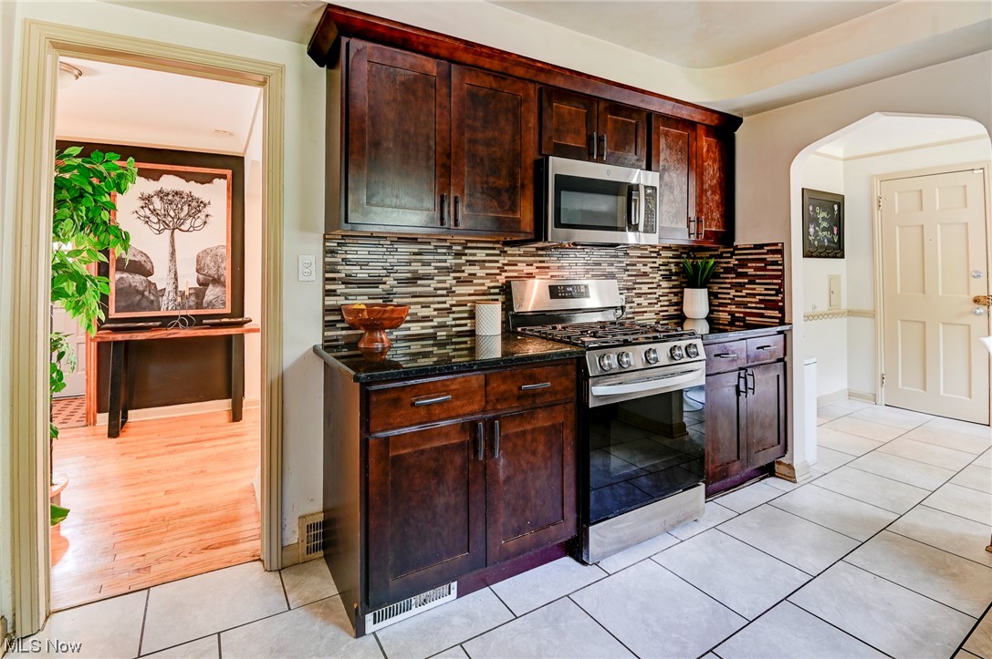 14221 South Woodland Road Cleveland, OH 44120 - Photo 9 of 34