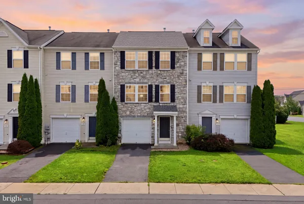 $299,900 | 32 Lombard Lane, Bunker Hill, WV 25413