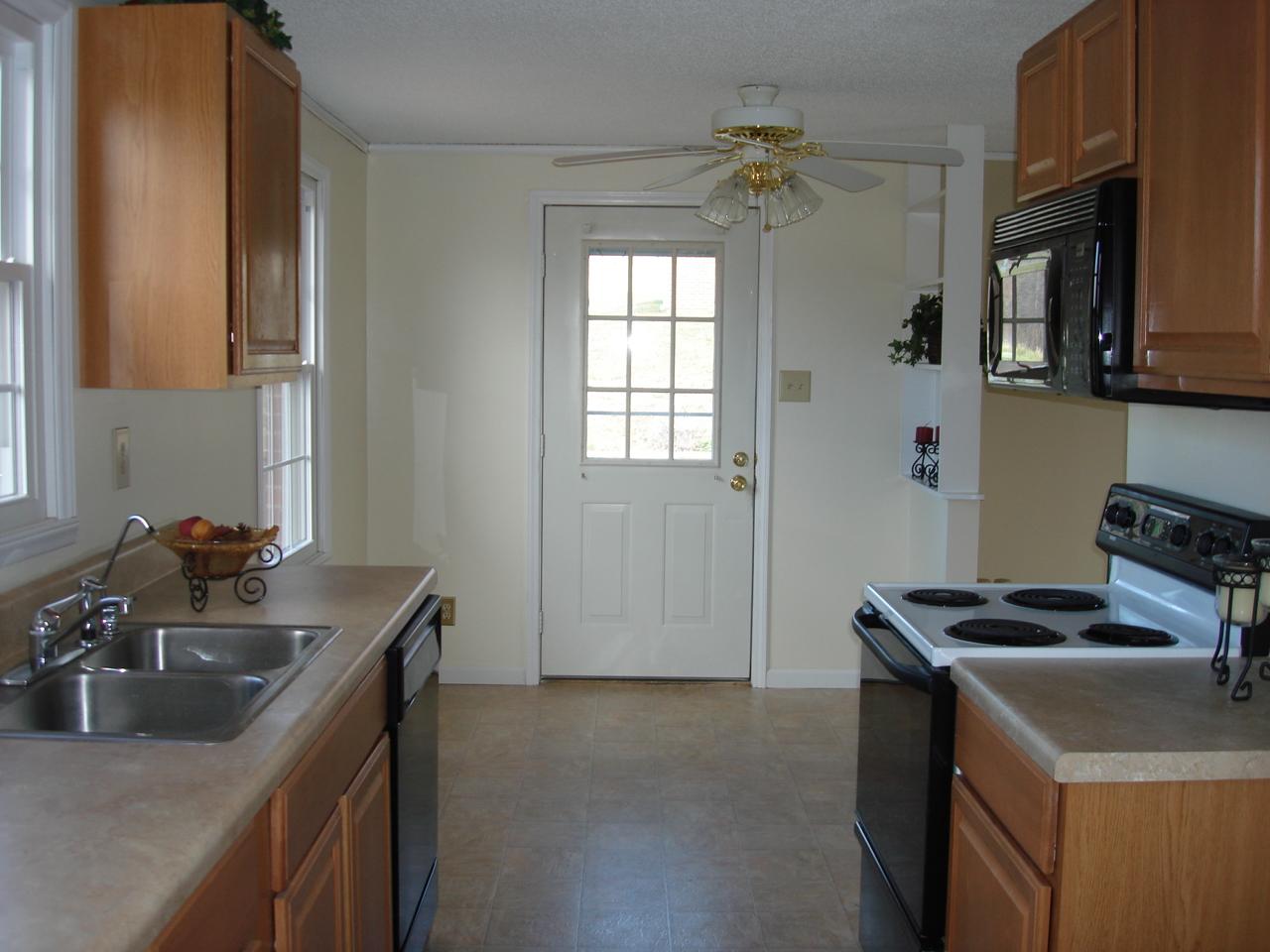 175 Ridge Road Troutville, VA 24175 - Photo 8 of 24 Kitchen
