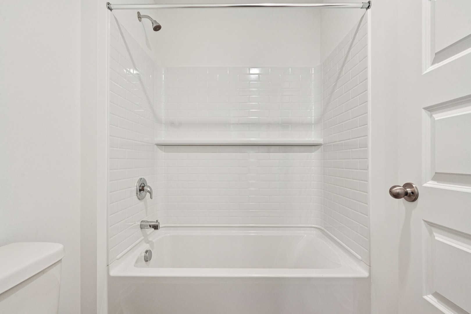 3000 Old Castle Road Joliet, IL 60435 - Photo 16 of 30 a bathroom with a bathtub