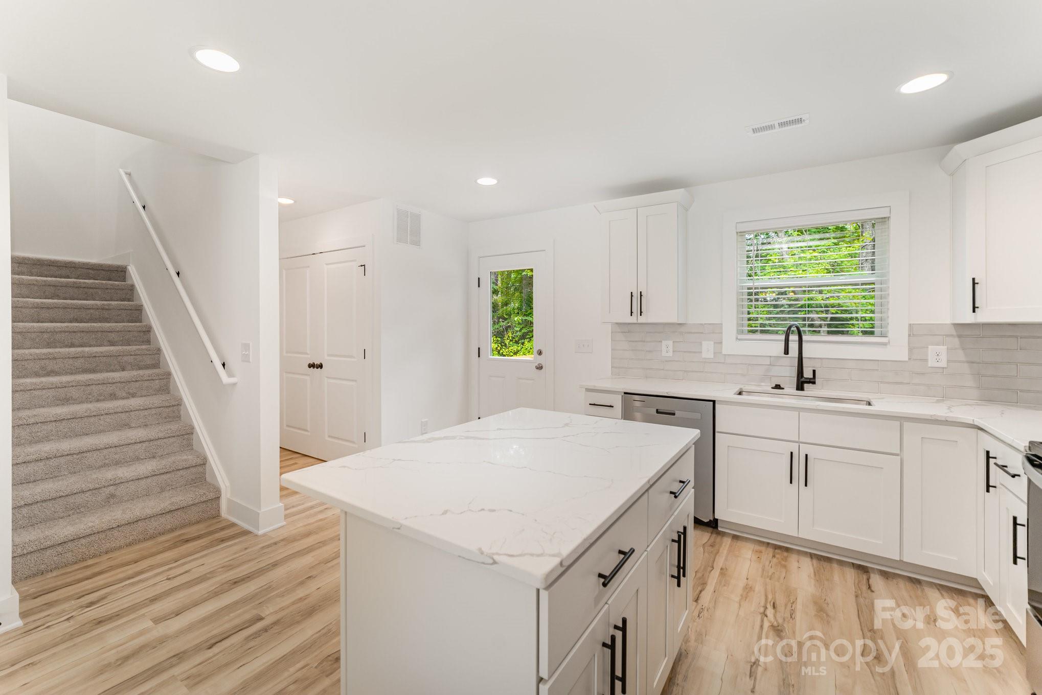5596 Sandhurst Road Hickory, NC 28602 - Photo 6 of 18 Gallery Image 6