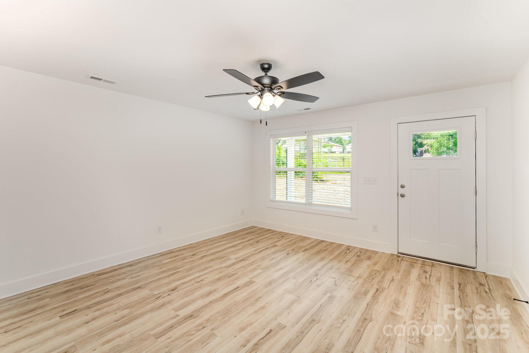 5596 Sandhurst Road Hickory, NC 28602 - Photo 10 of 18 Gallery Image 10