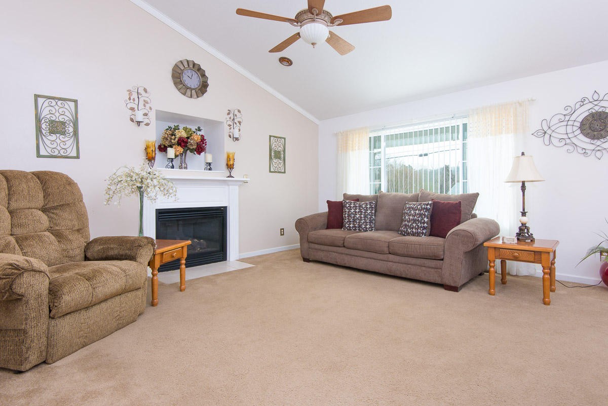 420 Ridgeview Drive Clinton, TN 37716 - Photo 3 of 20 a living room with furniture and a fireplace