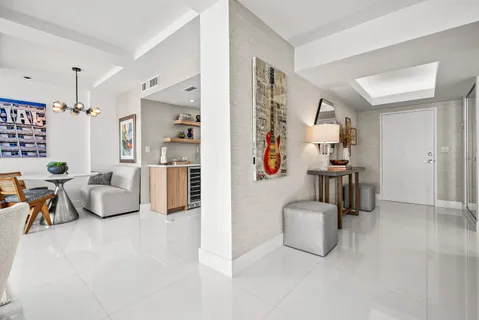 $1,395,000 | 700 South Ocean Boulevard, Unit 705, Boca Raton, FL 33432