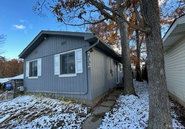 732 North Conklin Road Lake Orion, MI 48362 - Photo 2 of 13