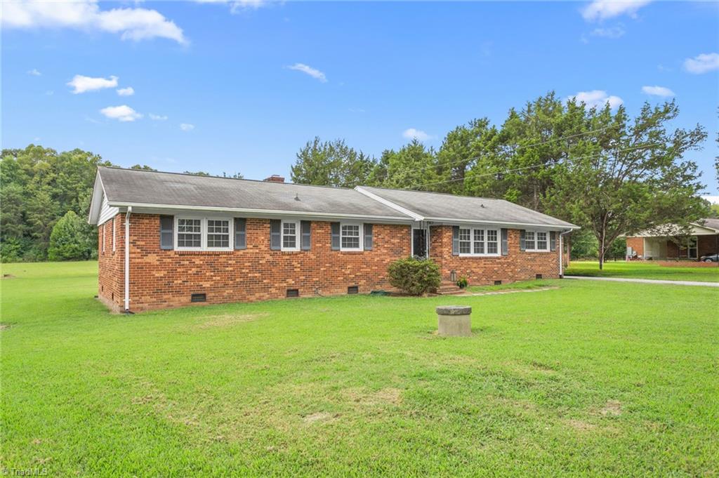 3949 Lewiston Road Summerfield, NC 27358 - Photo 3 of 34