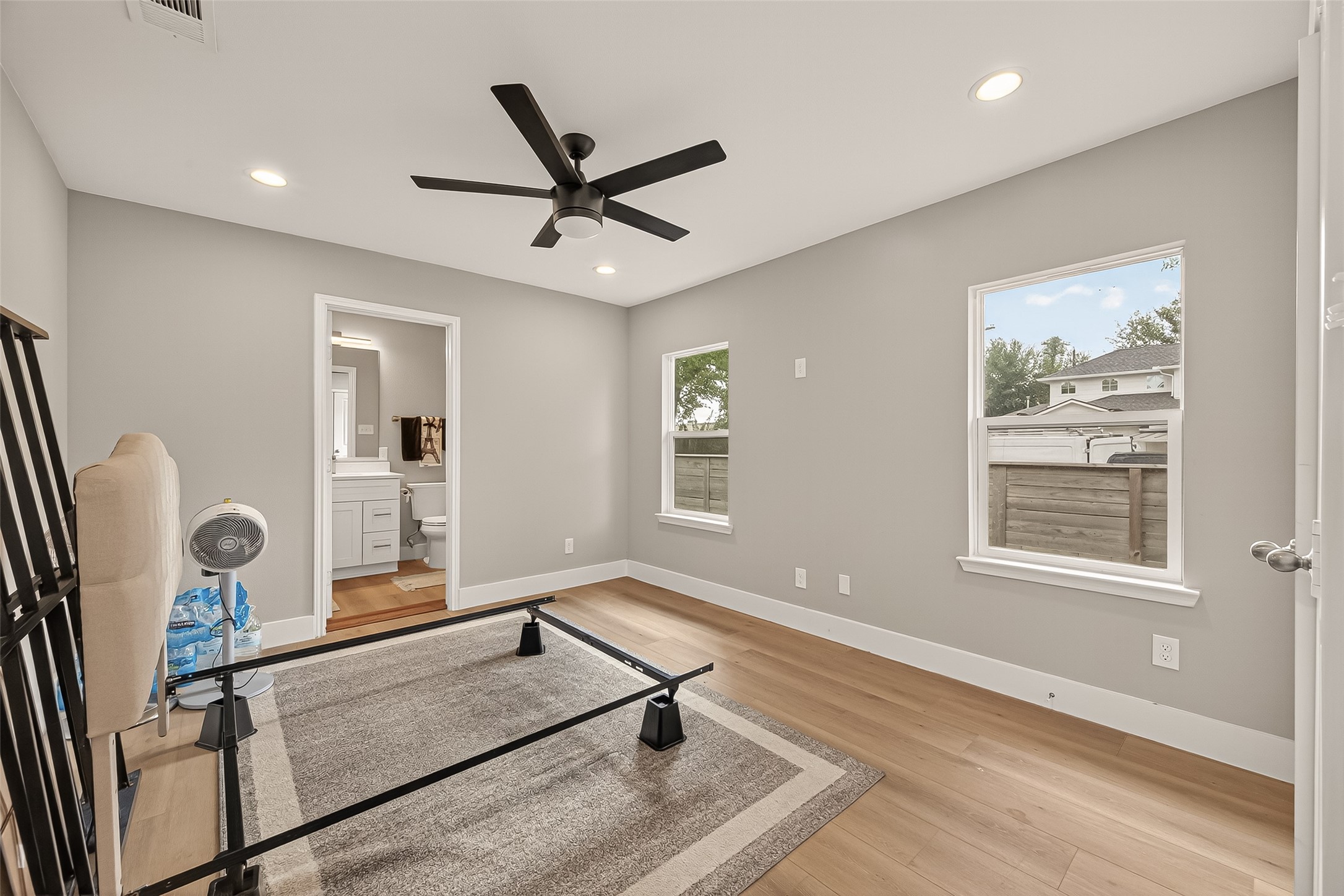 802 Nashua Street Houston, TX 77008 - Photo 13 of 16 a living room with a window