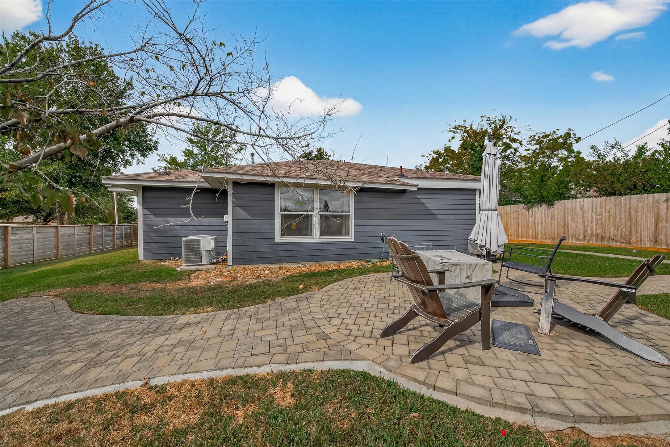 802 Nashua Street Houston, TX 77008 - Photo 4 of 16 a view of a house with backyard and sitting area