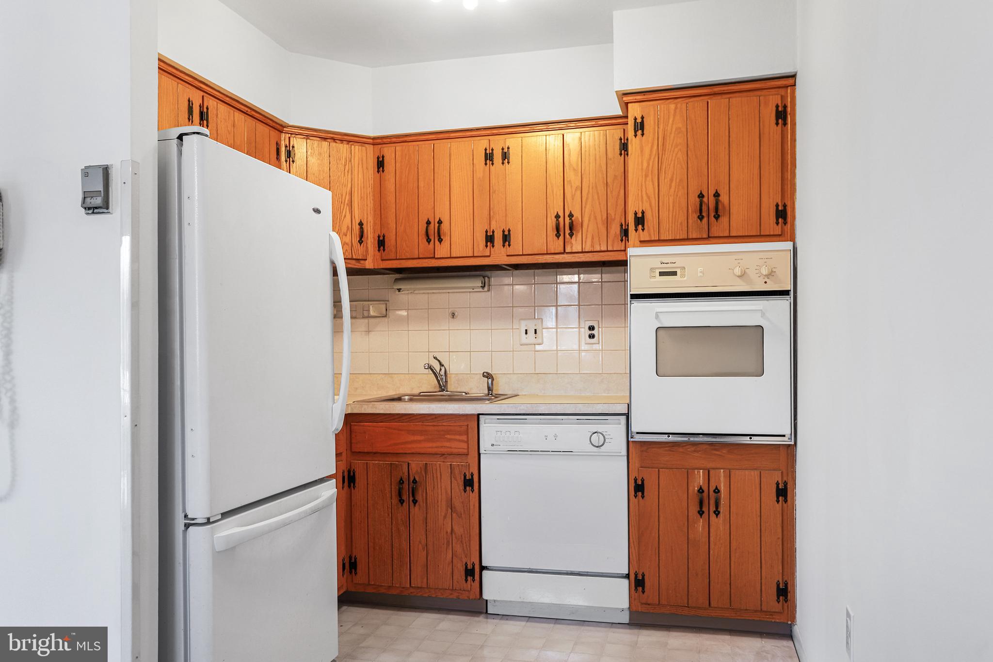 1 Lawrence Road, Unit G2B Broomall, PA 19008 - Photo 3 of 11 Kitchen