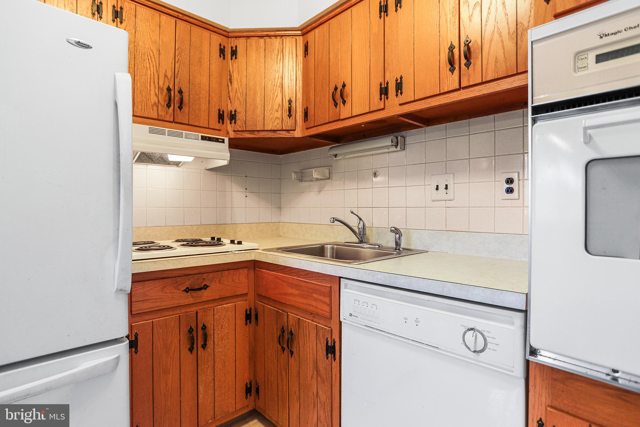 1 Lawrence Road, Unit G2B Broomall, PA 19008 - Photo 4 of 11 Kitchen