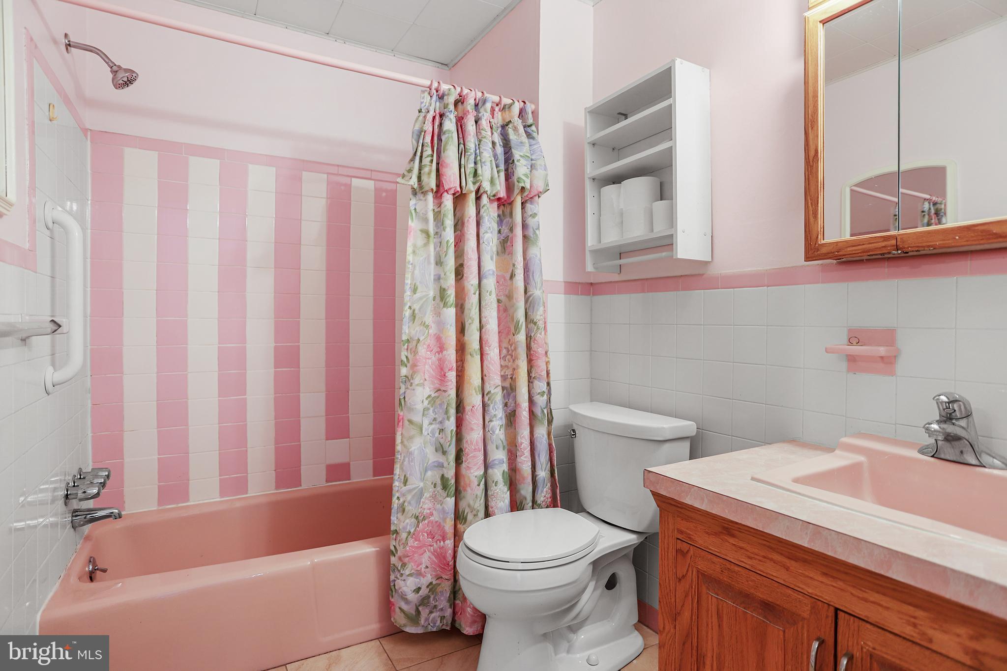 1 Lawrence Road, Unit G2B Broomall, PA 19008 - Photo 7 of 11 Full bath