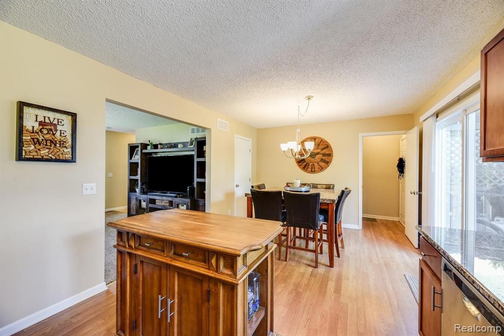 25775 South River Road Harrison Township, MI 48045 - Photo 10 of 29