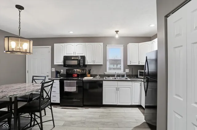 $260,000 | 122 Winfield Park Court, Greenfield, IN 46140