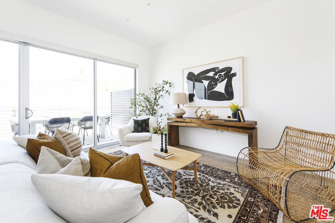 957 Figueroa Terrace, Unit 321 Los Angeles, CA 90012 - Photo 3 of 23