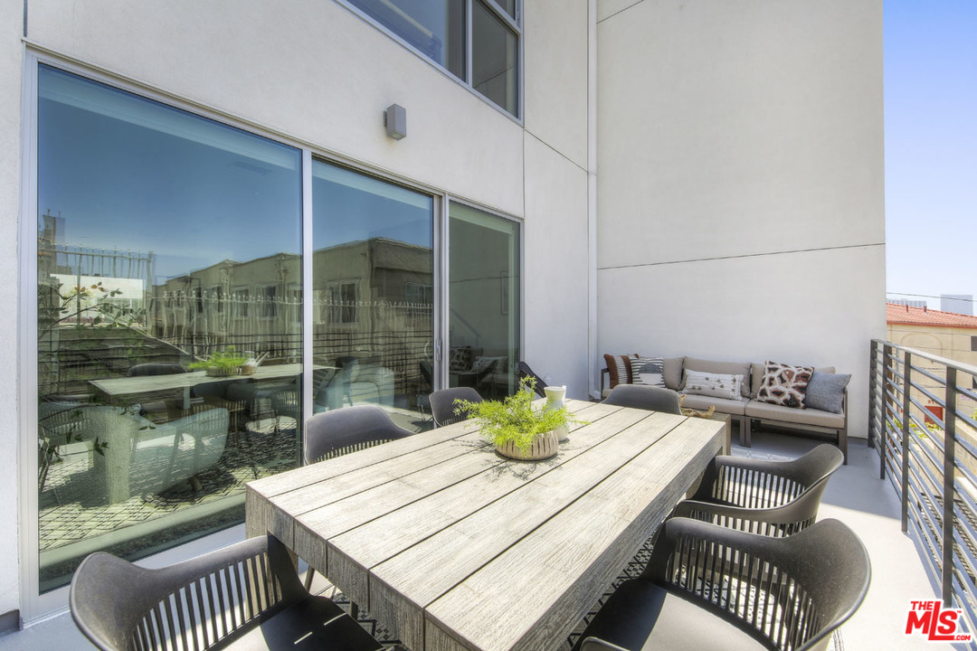 957 Figueroa Terrace, Unit 321 Los Angeles, CA 90012 - Photo 21 of 23