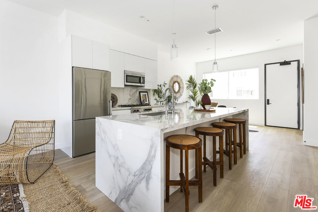 957 Figueroa Terrace, Unit 321 Los Angeles, CA 90012 - Photo 5 of 23