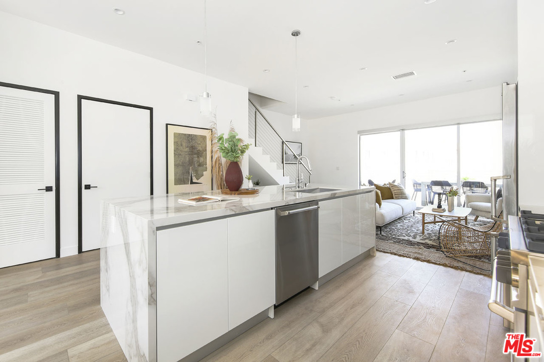 957 Figueroa Terrace, Unit 321 Los Angeles, CA 90012 - Photo 7 of 23