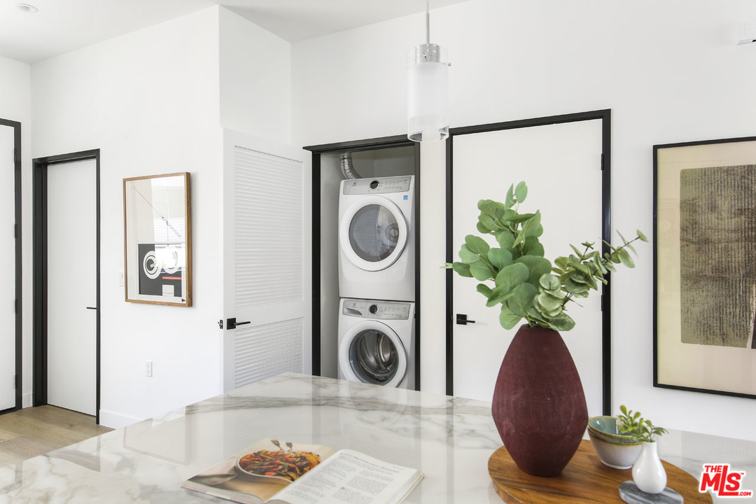 957 Figueroa Terrace, Unit 321 Los Angeles, CA 90012 - Photo 10 of 23