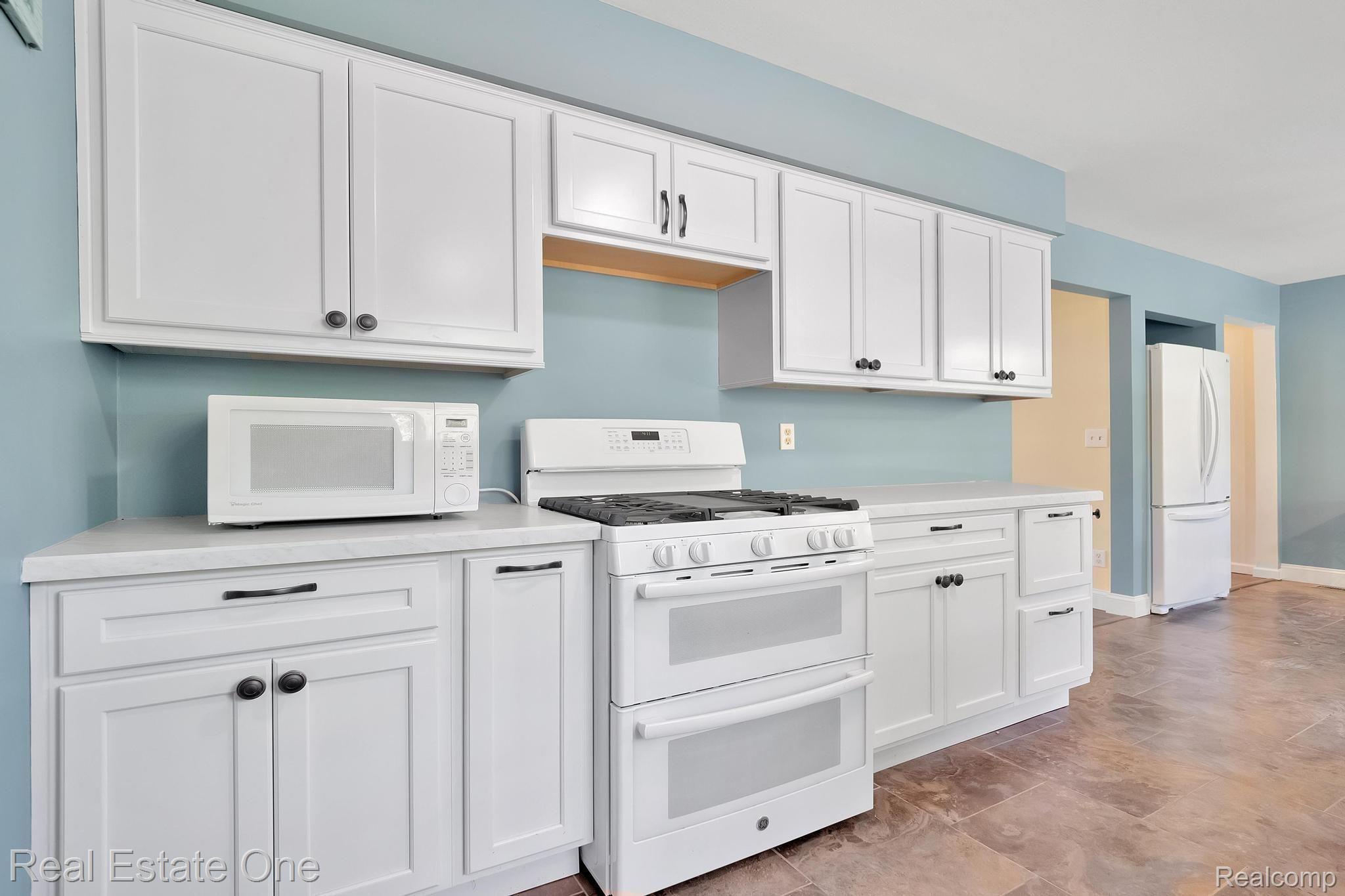 2700 Hadley Road Lapeer, MI 48446 - Photo 26 of 64 Many cabinets