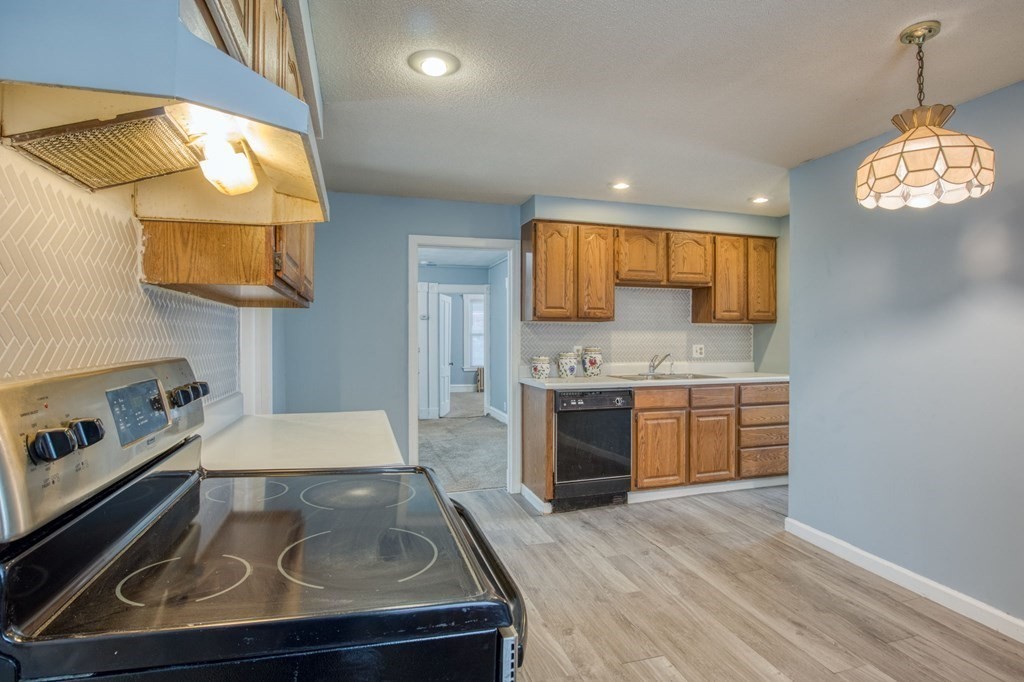 235 Pendleton Avenue Springfield, MA 01109 - Photo 1 of 37