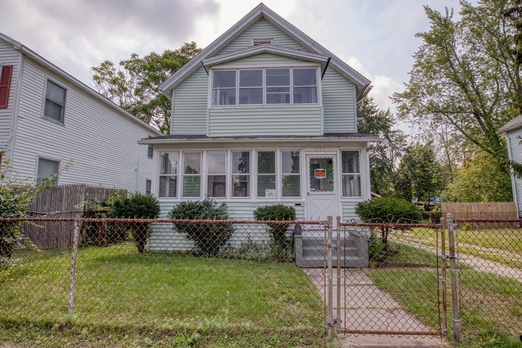 235 Pendleton Avenue Springfield, MA 01109 - Photo 12 of 37