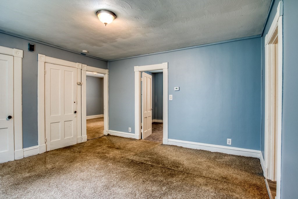 235 Pendleton Avenue Springfield, MA 01109 - Photo 17 of 37