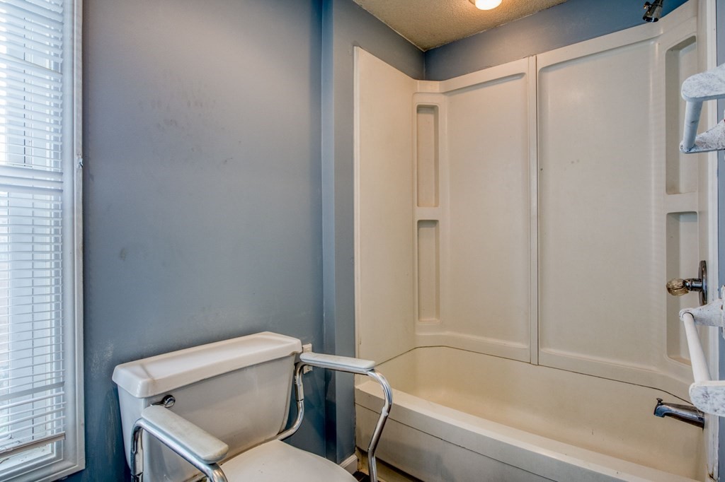 235 Pendleton Avenue Springfield, MA 01109 - Photo 20 of 37