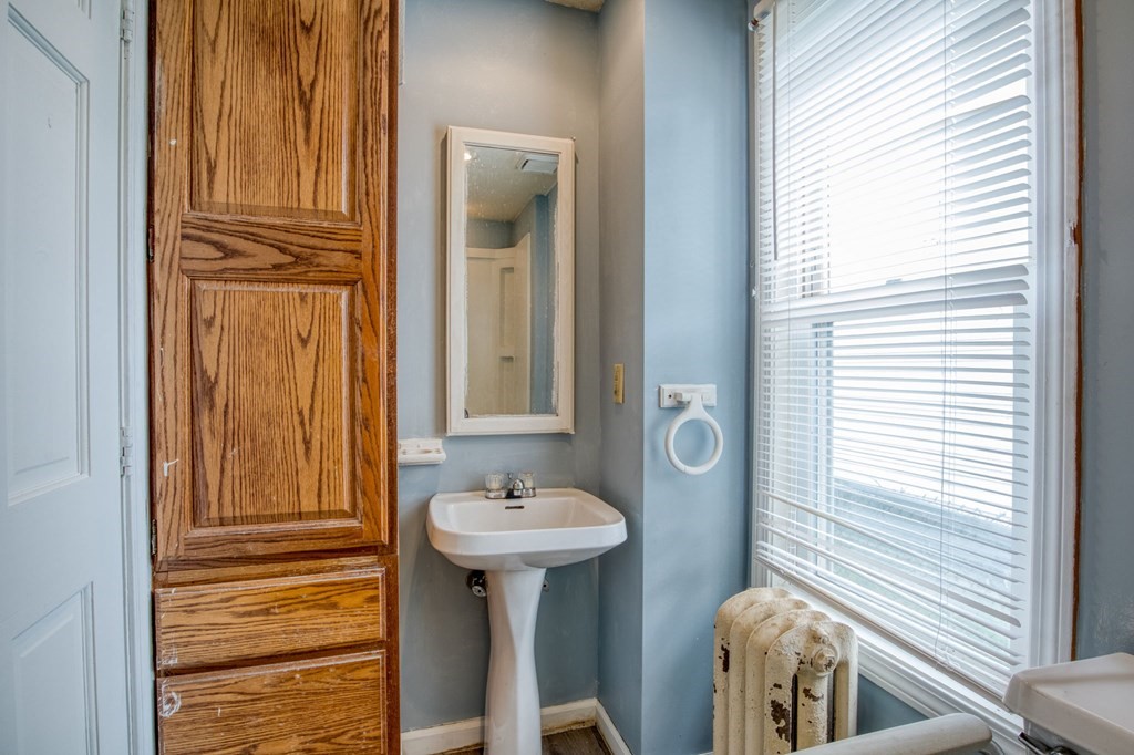 235 Pendleton Avenue Springfield, MA 01109 - Photo 21 of 37