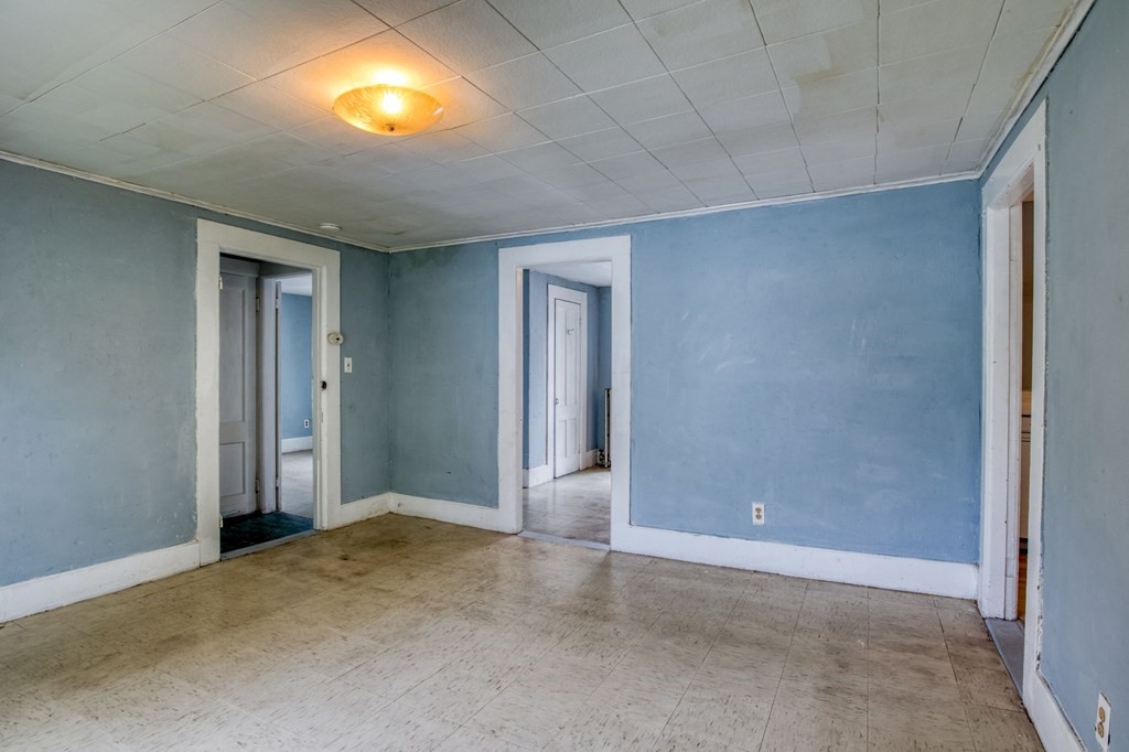 235 Pendleton Avenue Springfield, MA 01109 - Photo 25 of 37