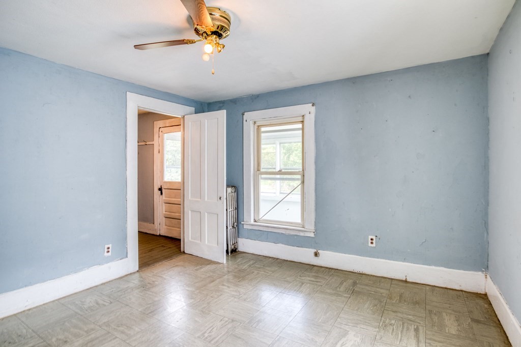 235 Pendleton Avenue Springfield, MA 01109 - Photo 26 of 37