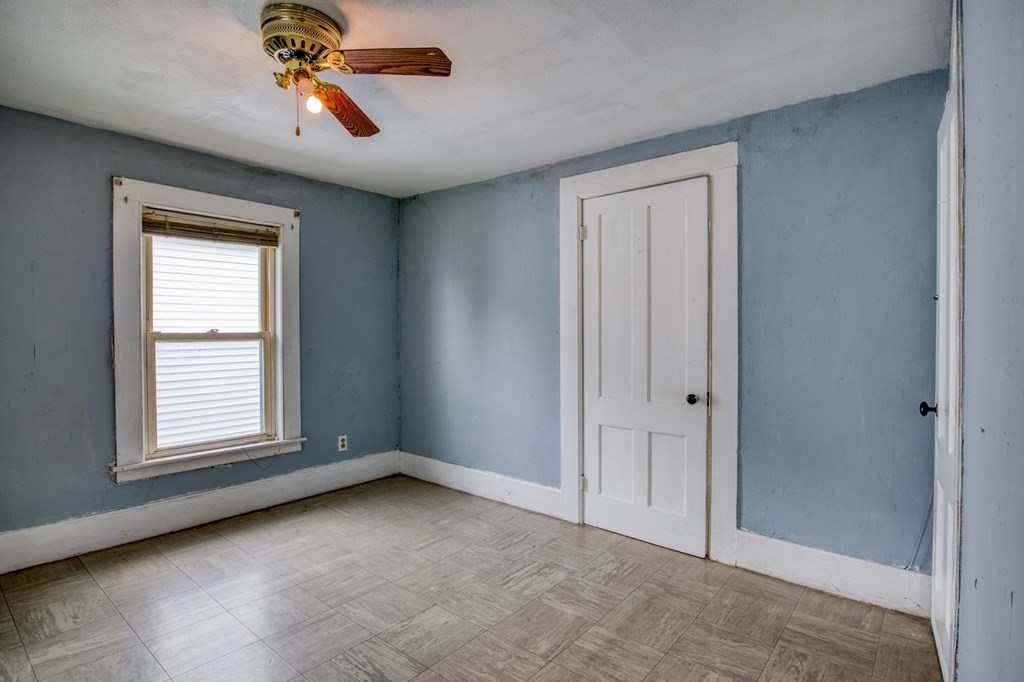 235 Pendleton Avenue Springfield, MA 01109 - Photo 27 of 37