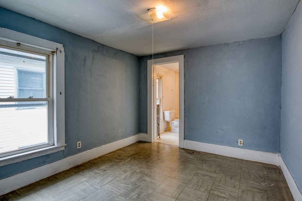 235 Pendleton Avenue Springfield, MA 01109 - Photo 28 of 37