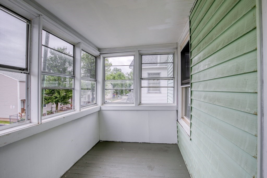235 Pendleton Avenue Springfield, MA 01109 - Photo 5 of 37