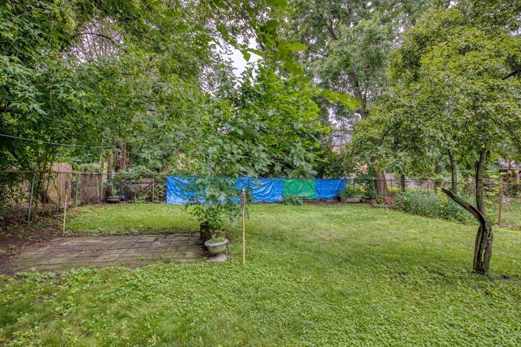 235 Pendleton Avenue Springfield, MA 01109 - Photo 6 of 37