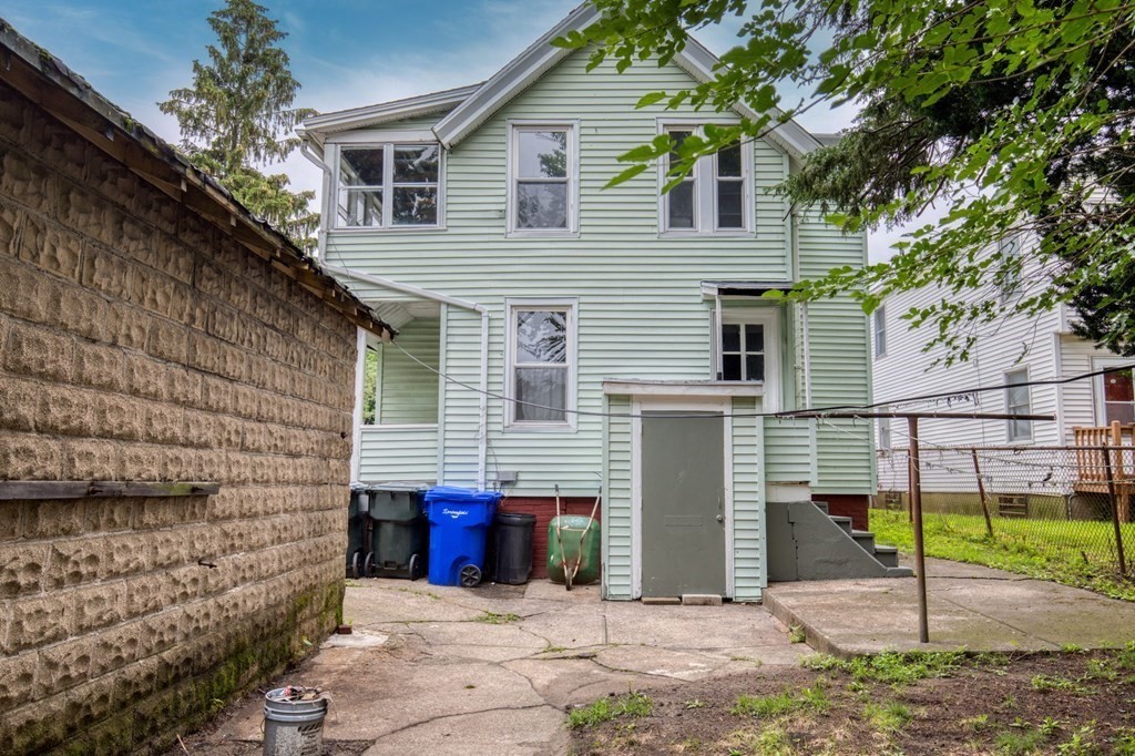 235 Pendleton Avenue Springfield, MA 01109 - Photo 9 of 37