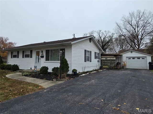 $129,900 | 18 Jennine Drive, Belleville, IL 62226