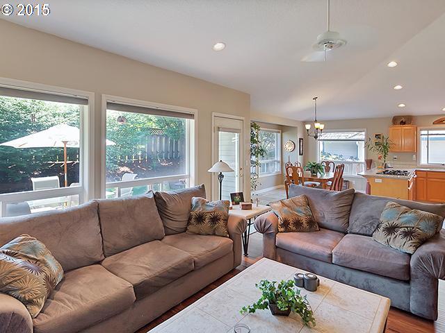 28948 Southwest Meadows Loop Wilsonville, OR 97070 - Photo 5 of 16 Living Room