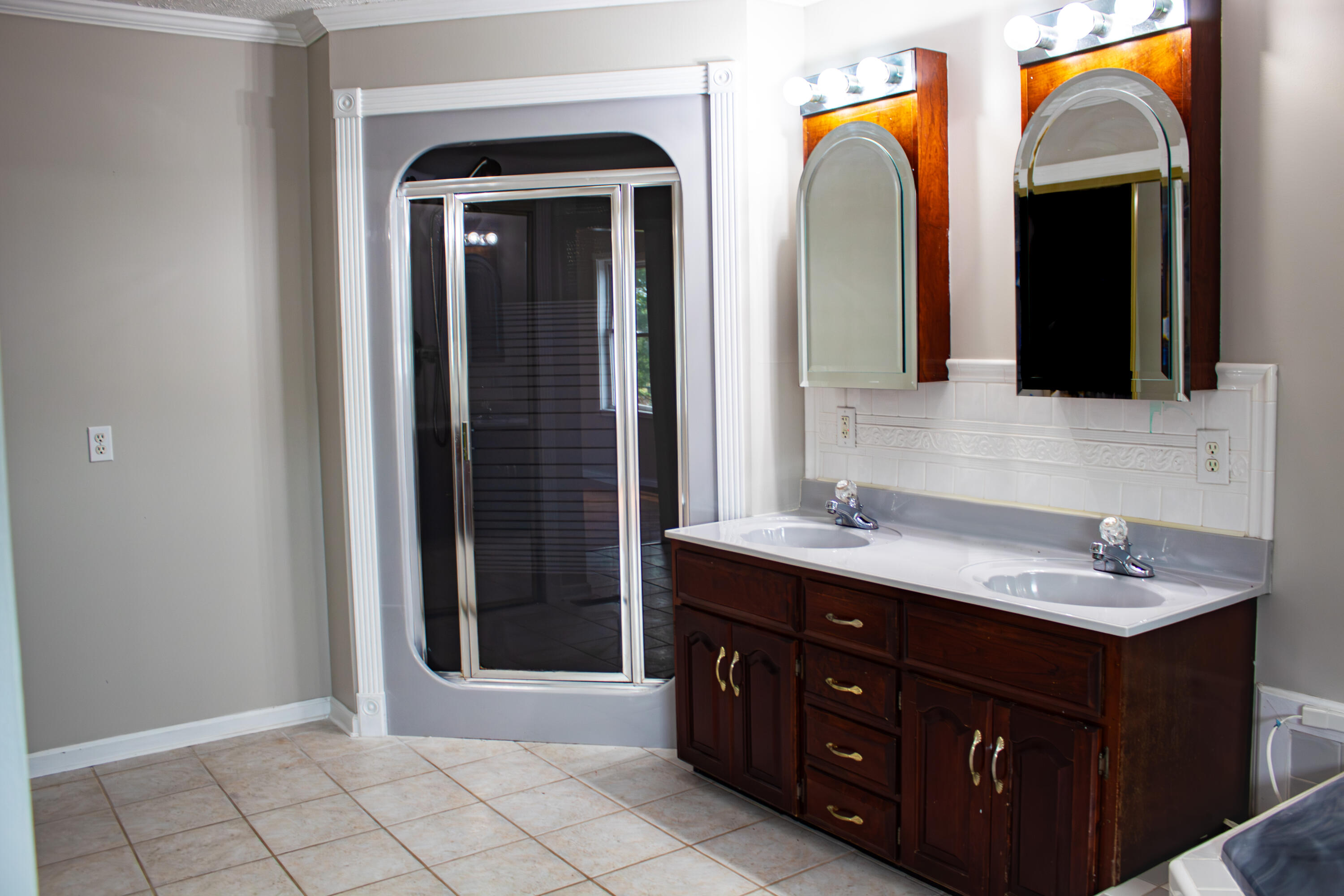 2029 Kentucky River Road Richmond, KY 40475 - Photo 20 of 28 Primary Bath