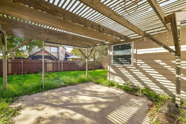 a view of a backyard with pathway