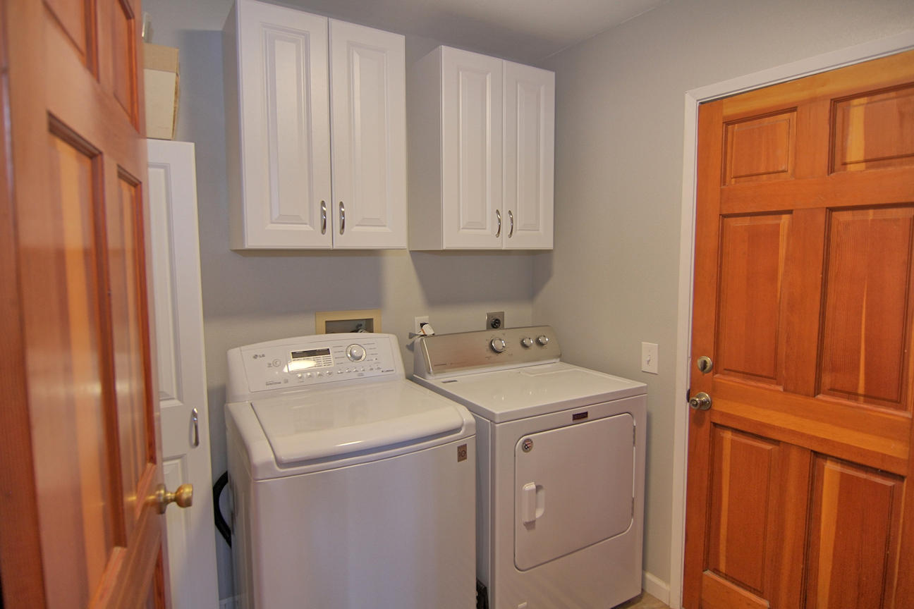 5 Valley Road Oak View, CA 93022 - Photo 23 of 34 22. Laundry room