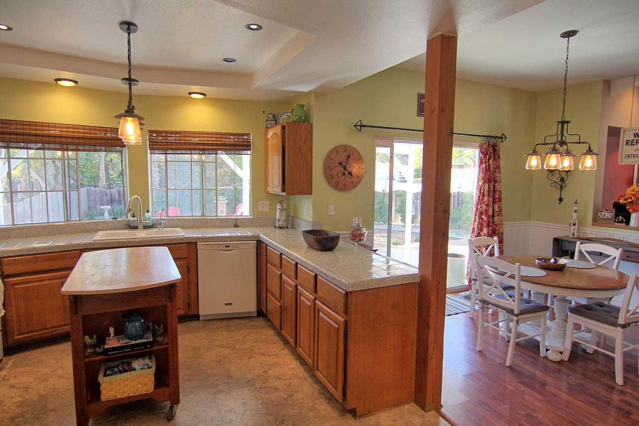 5 Valley Road Oak View, CA 93022 - Photo 10 of 34 9. Kitchen & dining area