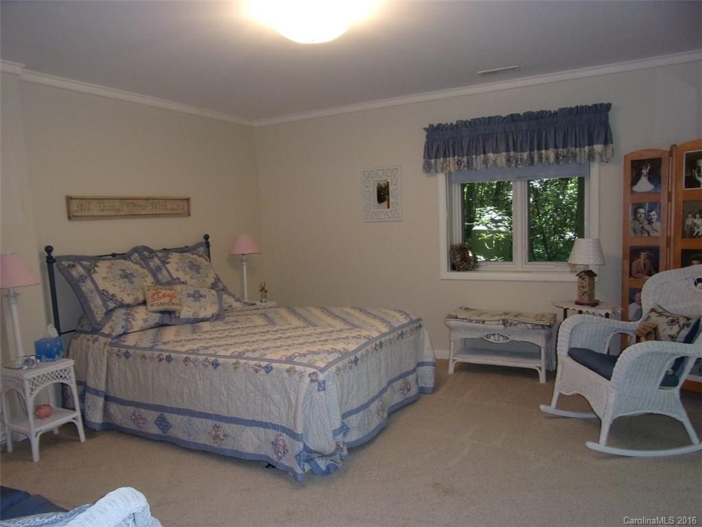 83 Robin Road Brevard, NC 28712 - Photo 11 of 24 Gallery Image 11